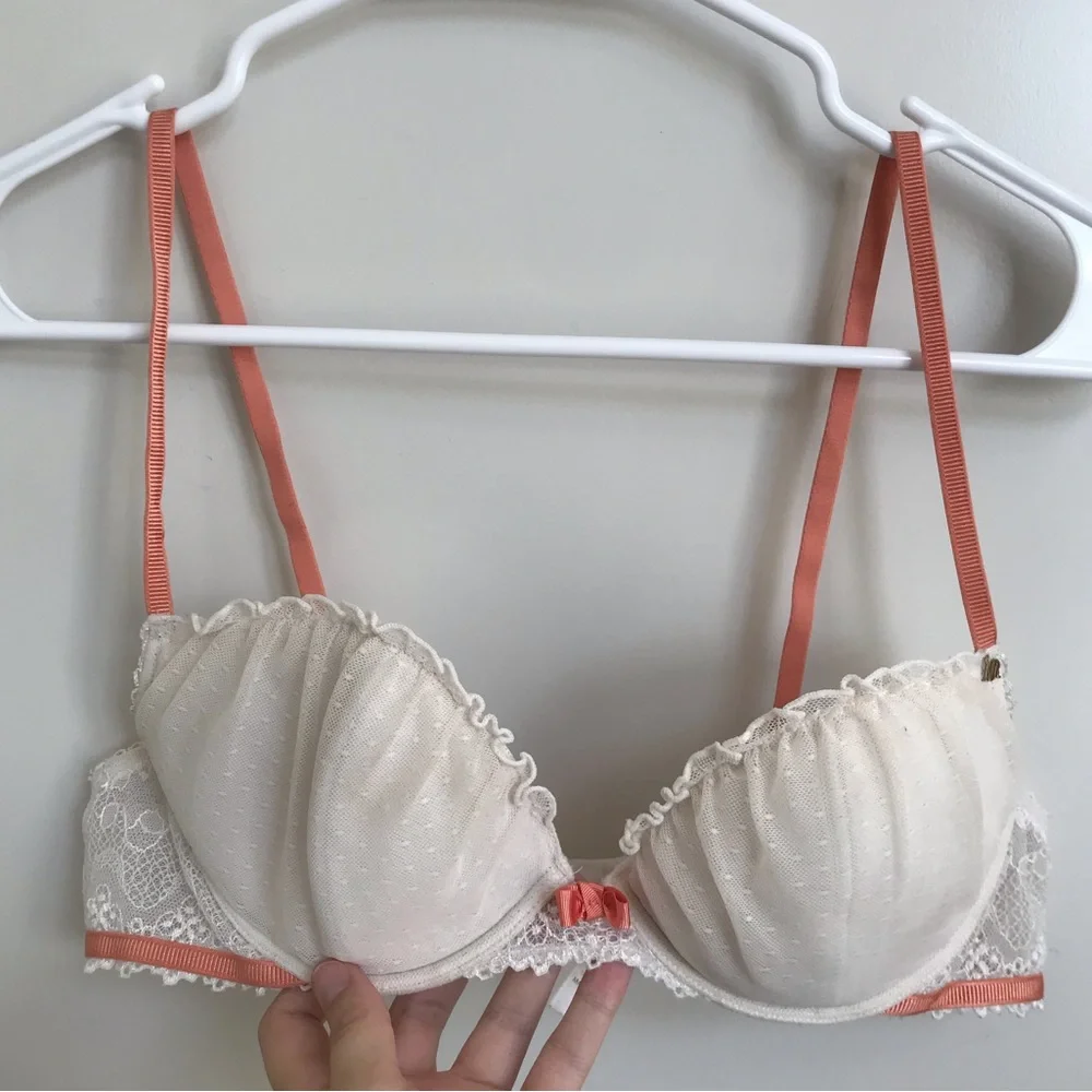 Nina Ricci white vintage lace padded bra💕 - Picture 2 of 5